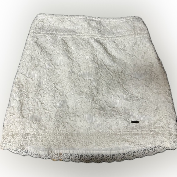 Hollister- White lace mini skirt - Picture 1 of 3